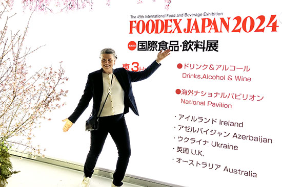 entrprenör på matmässa i tokyo
