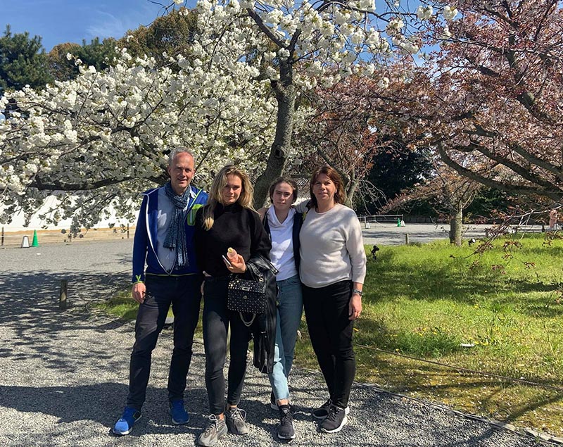 Japanska körsbärsträd i en park i Kyoto.