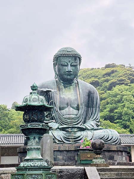 Buddastaty i Kamakura 13 meter hög