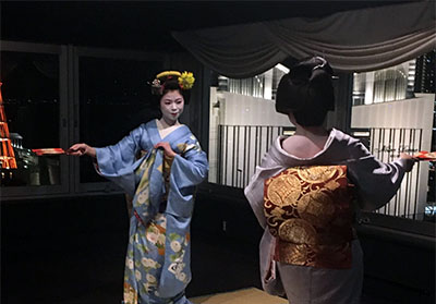 Japanska geikor som geishor kallas i Kyoto