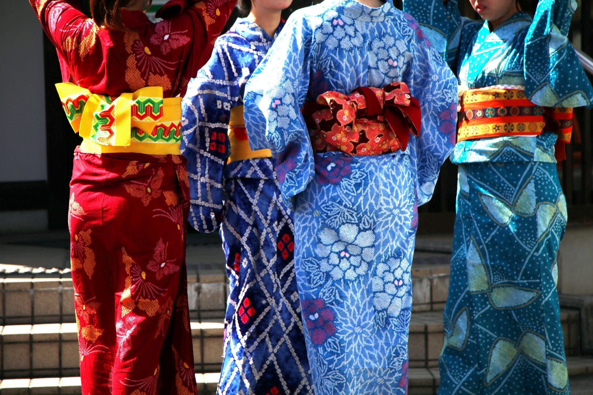 kimono gjorda i shiboriteknik
