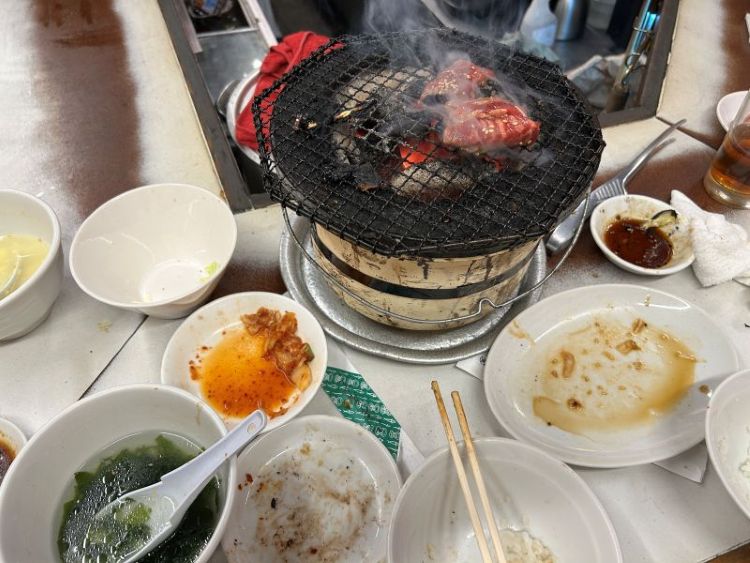 grill på liten matservering i Osaka